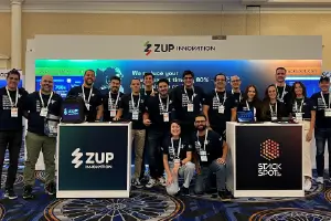 Imagem de pessoas da Zup no Evento Gartner Application Innovation 2023